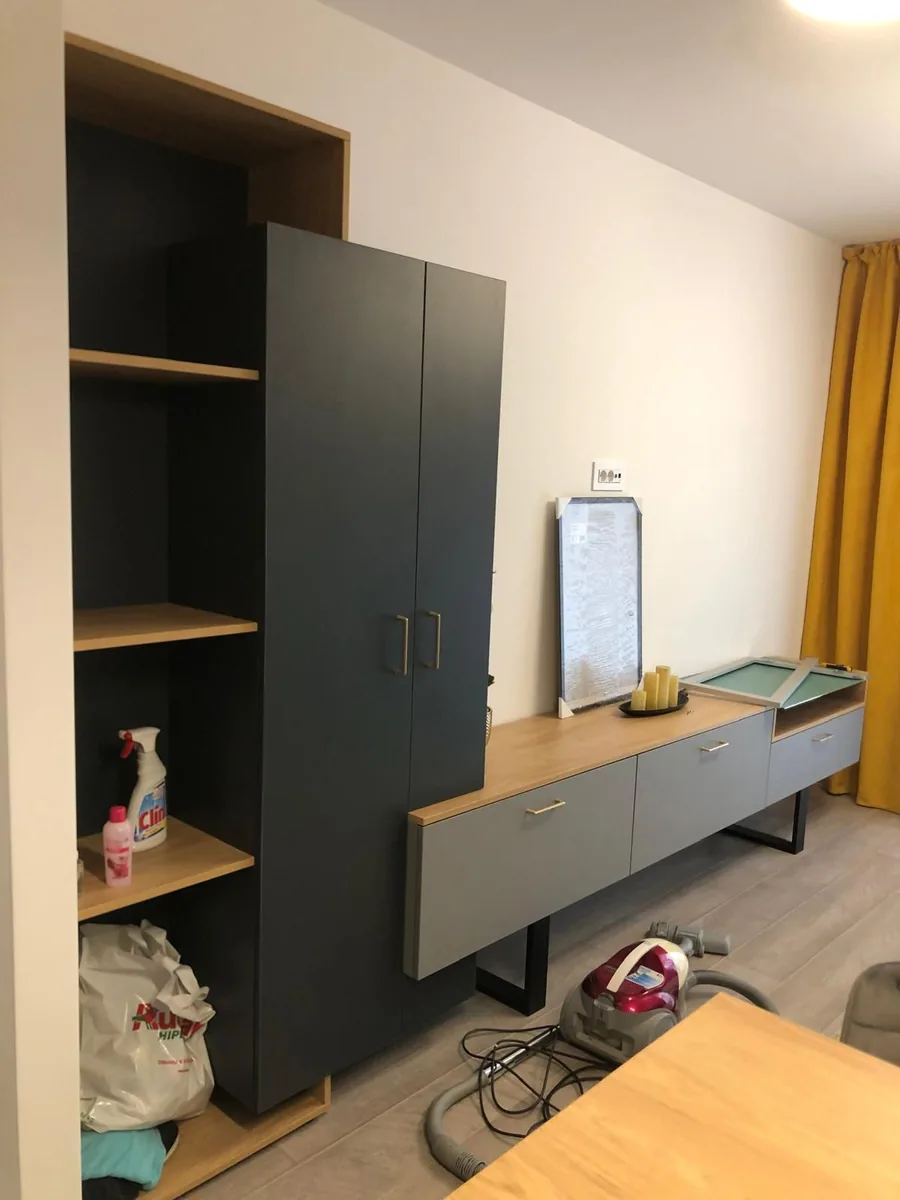 Comoda TV living antracit mat cu blat stejar si picioare metalice la comanda Bucuresti