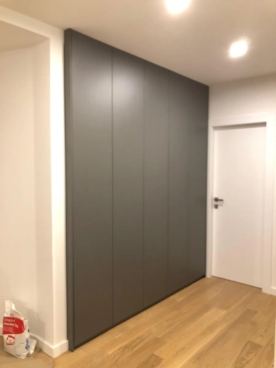 Garderobă antracit coridor 4 uși